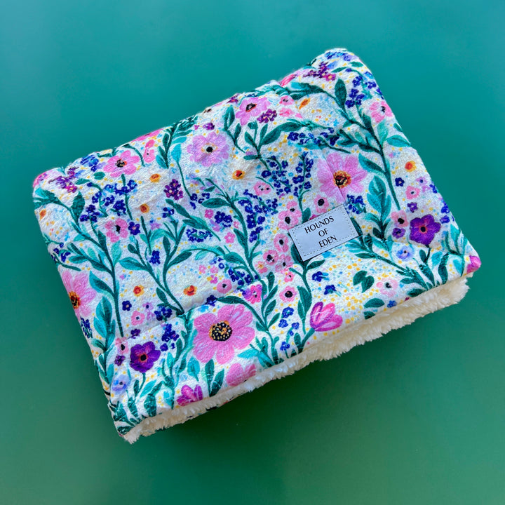 Manta acurrucada de pata de gallo rosa