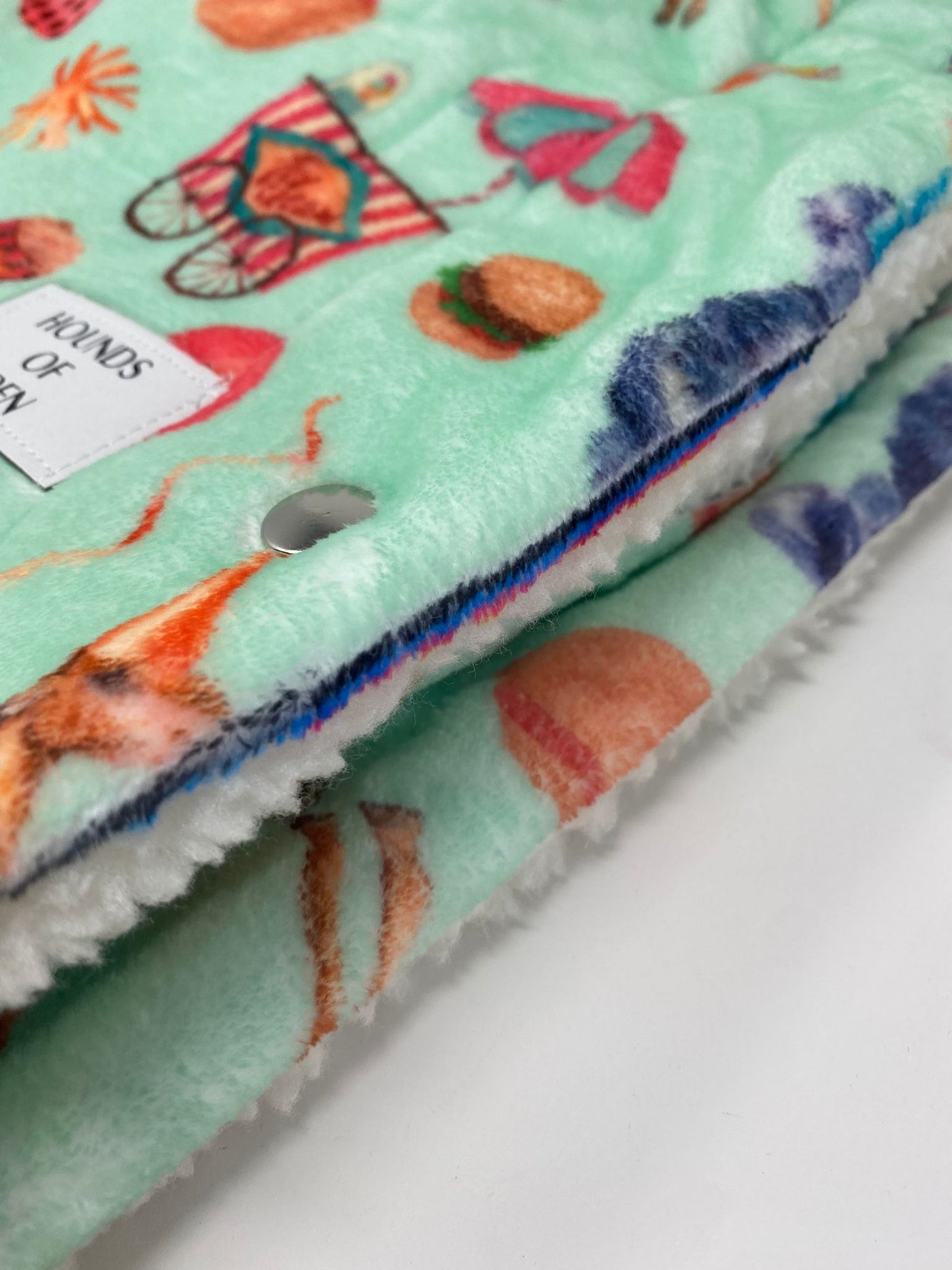 Outlet  - CIRCUS PUP DOG SNUGGLE BLANKET - 0090