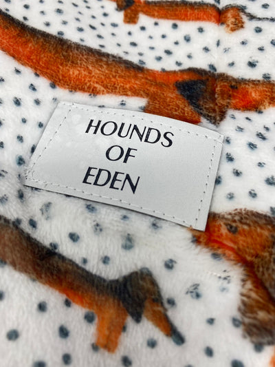 Outlet - SIZZLIN' SAUSAGES DOG SNUGGLE BLANKET- 0002