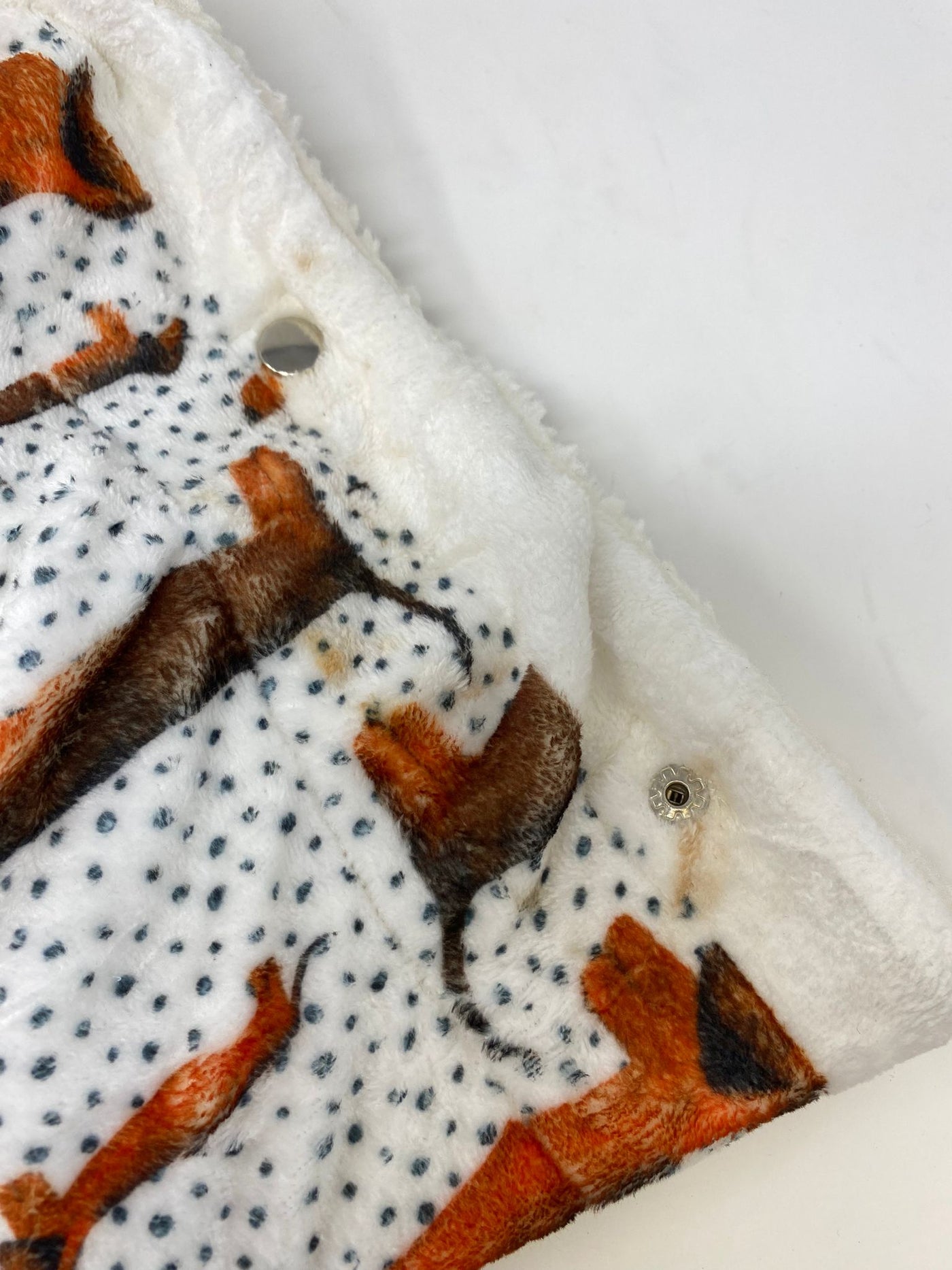 Outlet - SIZZLIN' SAUSAGES DOG SNUGGLE BLANKET - 0006
